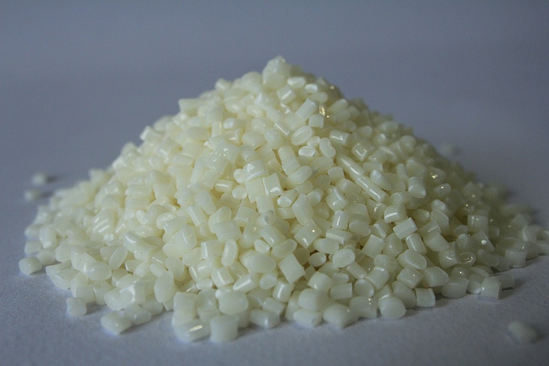 煙臺(tái)客戶詢定奶箱用ABS全新料多少錢一噸，塑料小編為您提供實(shí)時(shí)報(bào)價(jià)！