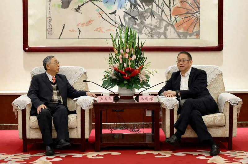 全國人大常委會(huì)副委員長、民革中央主席鄭建邦會(huì)見臺(tái)灣奇美集團(tuán)董事長許春華