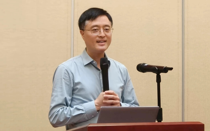 《塑料工業(yè)》理事會副理事長、第10屆編委會編委、青島中新華美總經(jīng)理王東