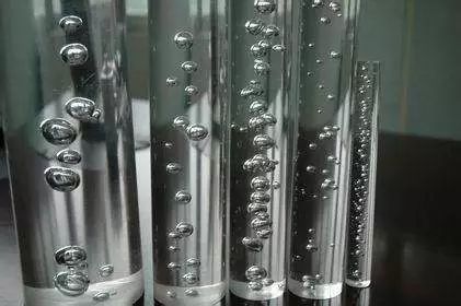塑料注塑加工過程中出現(xiàn)塑料制品氣泡問題，應(yīng)該如何解決？