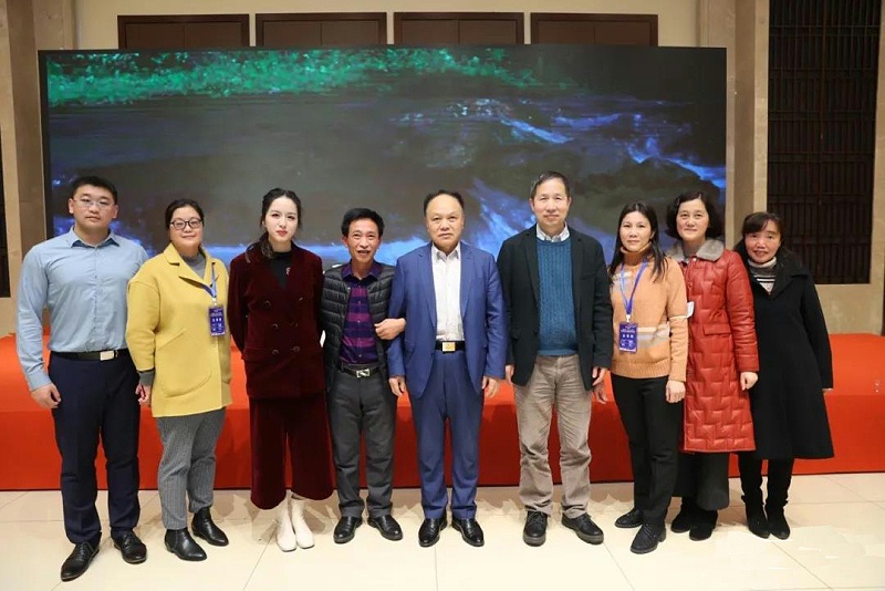 《塑料工業(yè)》全體人員與蹇錫高院士、王玉忠院士、劉孝波教授合影留念